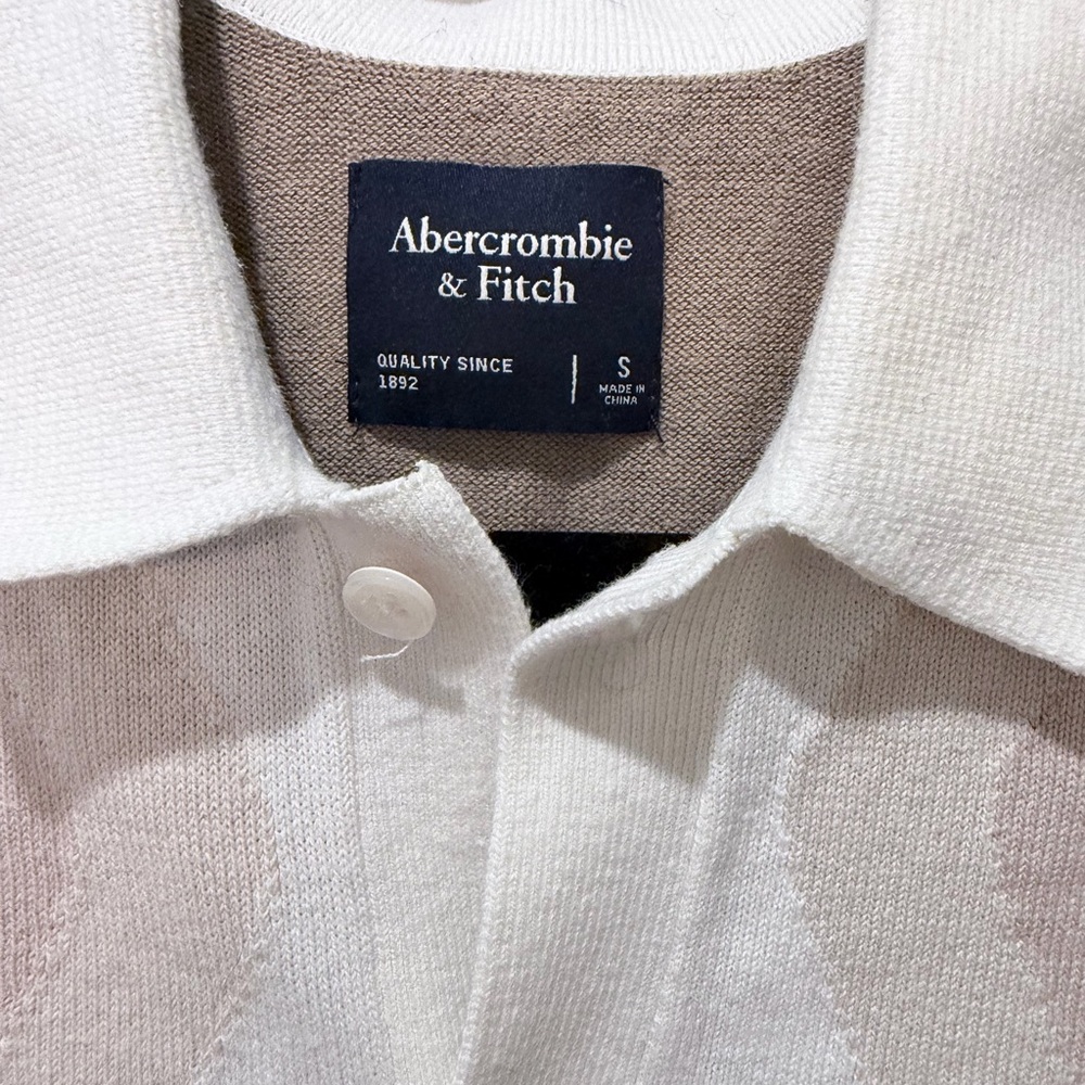 A&F Short-Sleeve Wave Knit Polo Shirt - Brown & Cream - Picture 3 of 5
